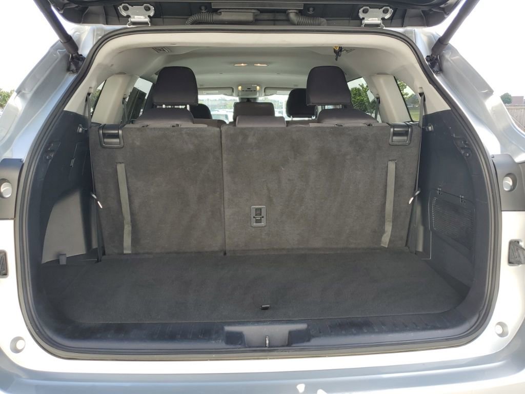 Used 2024 Toyota Highlander LE image 35