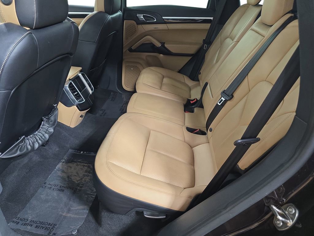 Used 2016 Porsche Cayenne image 24