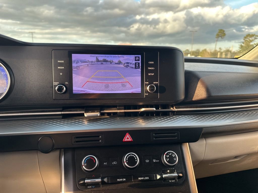 Used 2022 Kia Carnival LX image 16