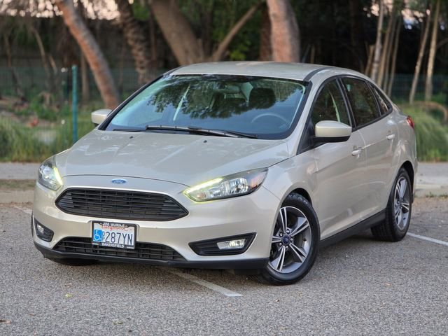 Used 2018 Ford Focus SE w/ SE Appearance Package image 16