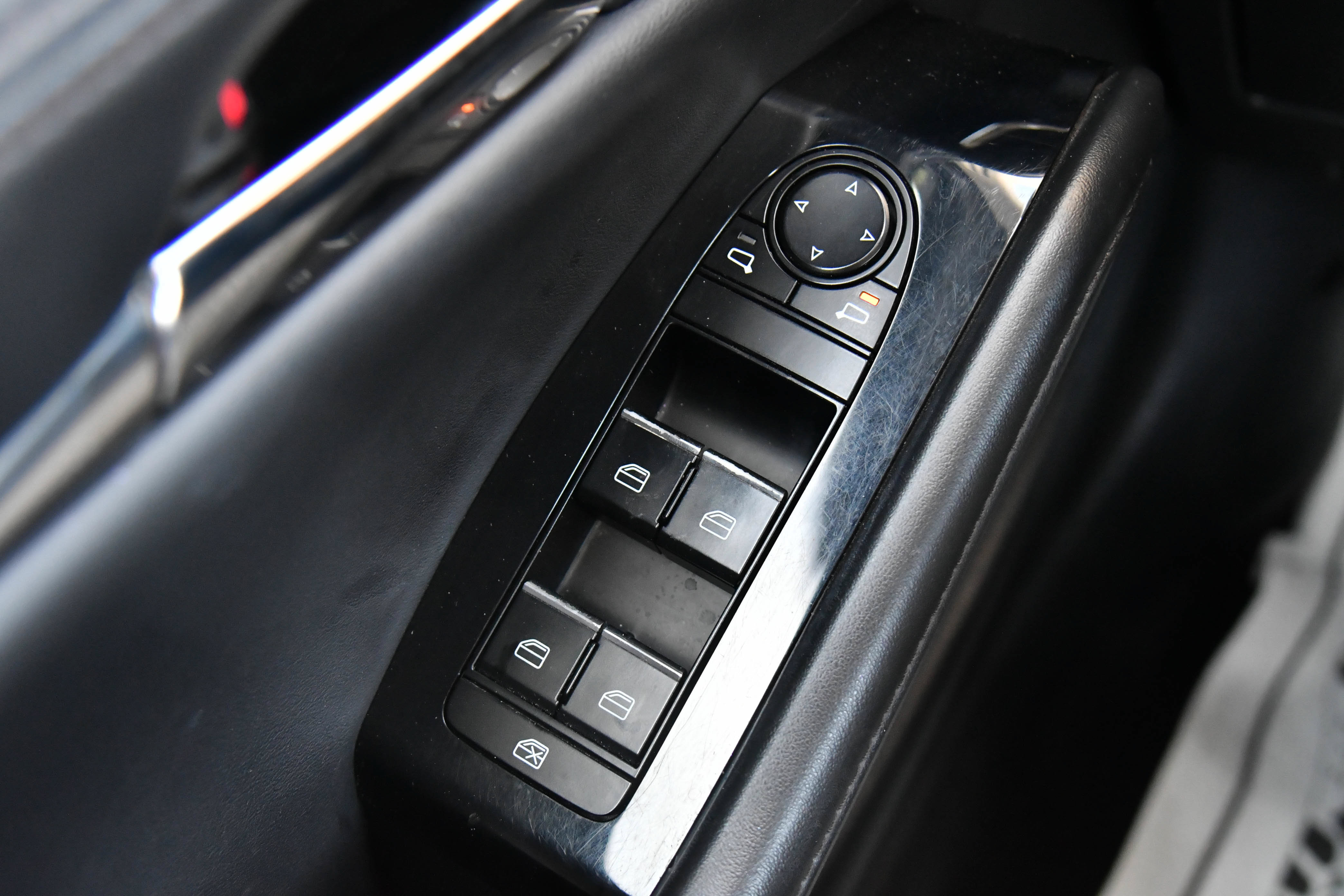 Used 2024 MAZDA MAZDA3 s FWD image 31