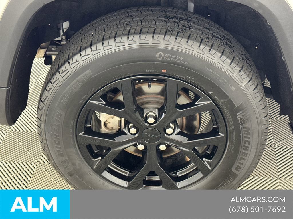 Used 2025 Jeep Grand Cherokee Altitude AWD/4WD image 21