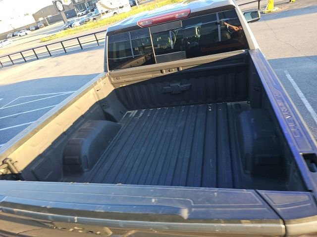 Used 2021 Chevrolet Silverado 1500 LTZ w/ LTZ Premium Package AWD/4WD image 9