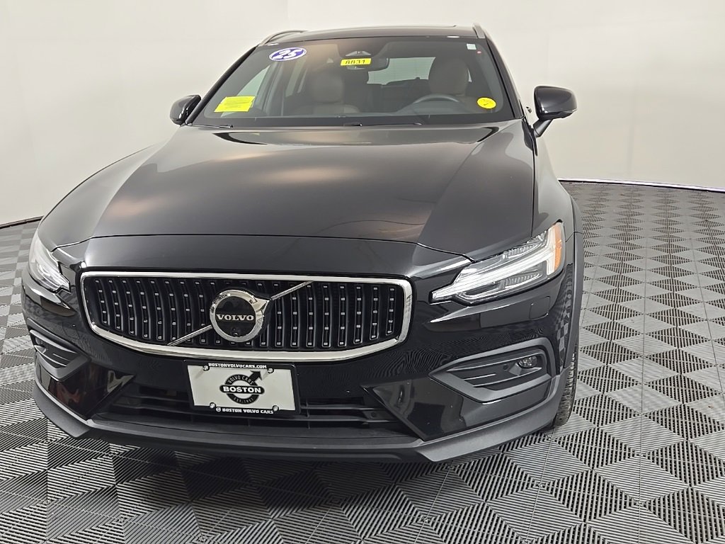 Certified 2025 Volvo V60 B5 Cross Country Plus image 3