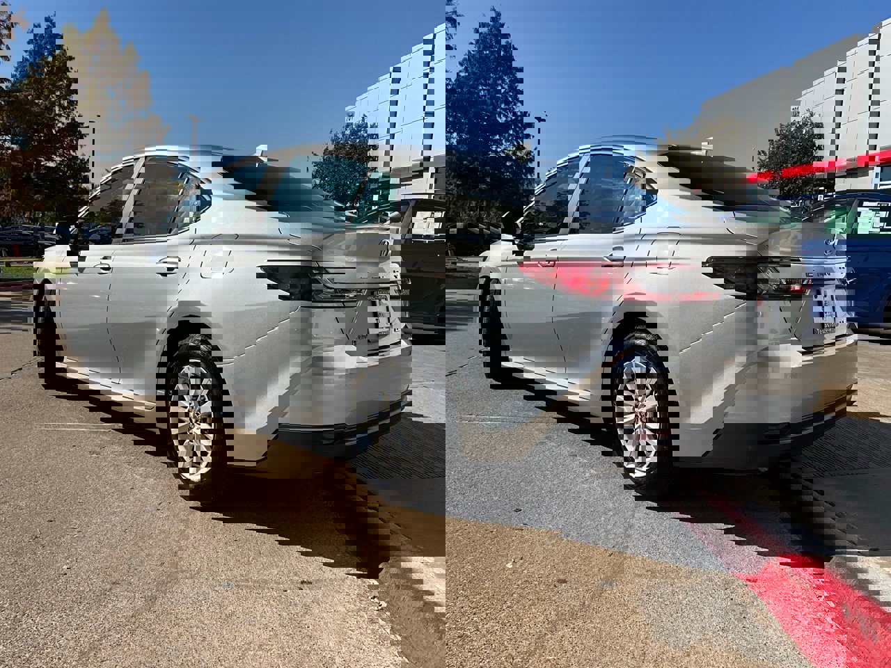 Used 2025 Toyota Camry LE image 8