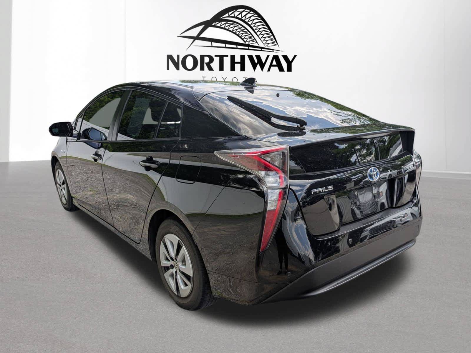 Used 2018 Toyota Prius Two w/ Prius Two Safety Plus Package FWD image 5