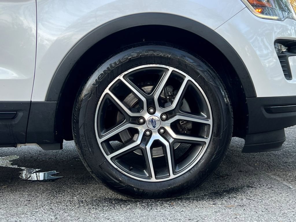 Used 2019 Ford Explorer Sport w/ Ford Safe & Smart Package image 9