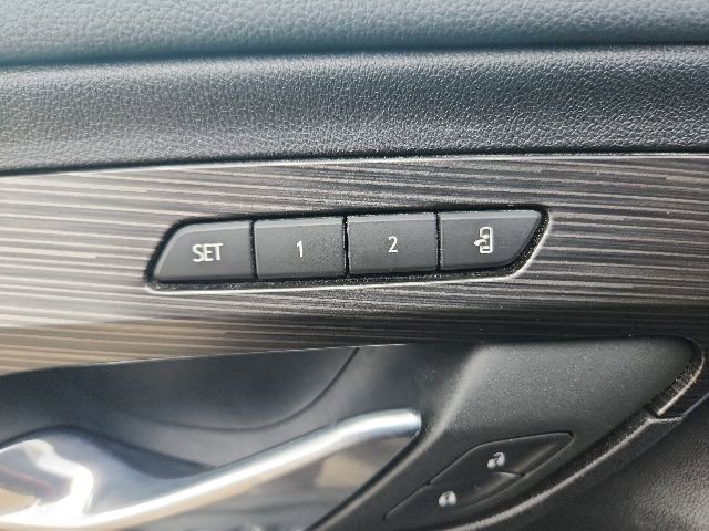 Used 2024 GMC Terrain SLT AWD/4WD image 24