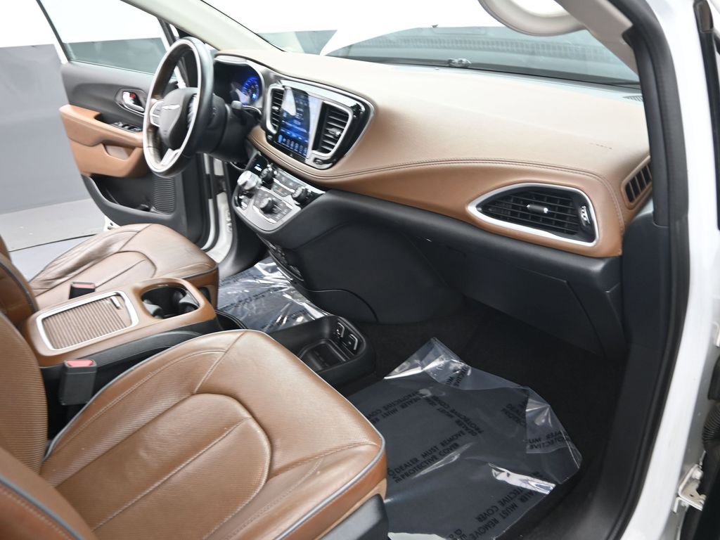 Used 2017 Chrysler Pacifica Limited FWD image 26