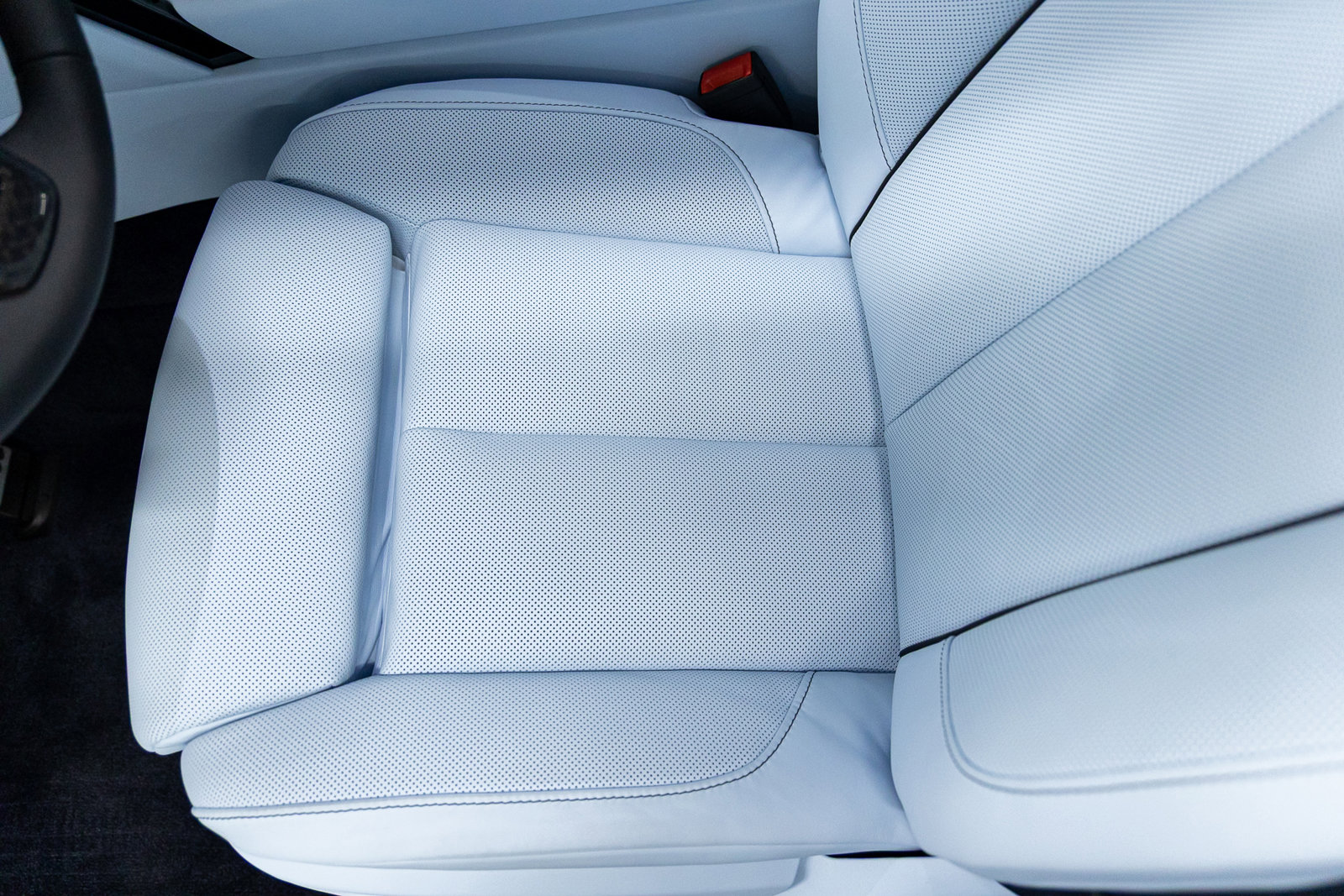 New 2026 Rolls-Royce Cullinan Black Badge image 40