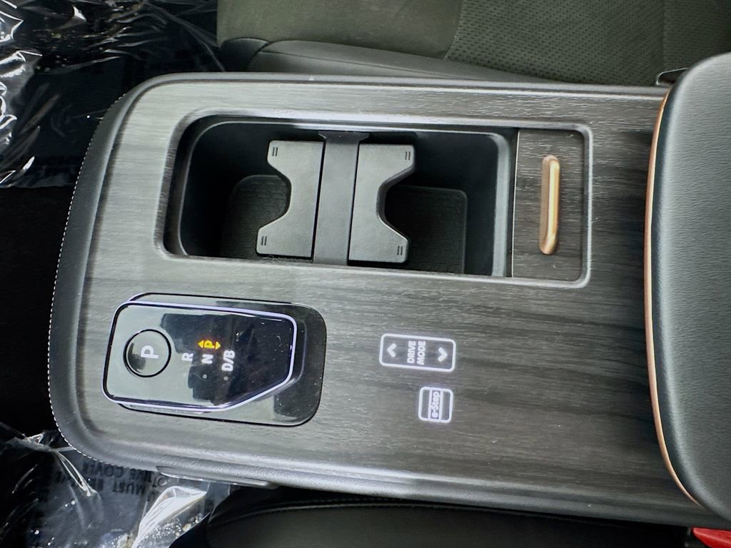 Used 2023 Nissan Ariya AWD image 18