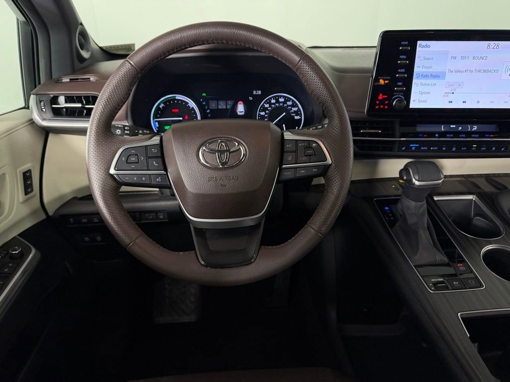 Used 2024 Toyota Sienna Platinum FWD image 13