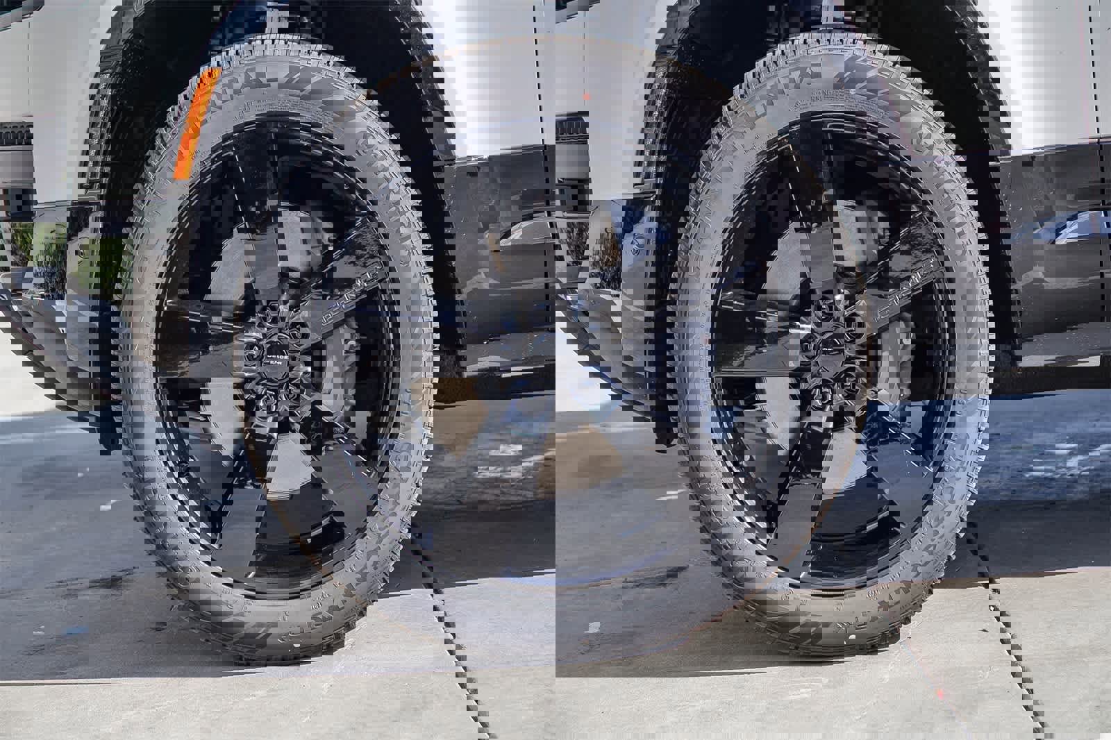 New 2026 Land Rover Defender 110 X-Dynamic SE image 9