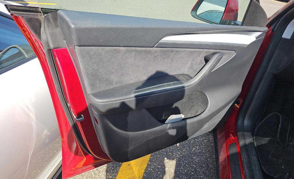 Used 2024 Tesla Model Y Performance image 9