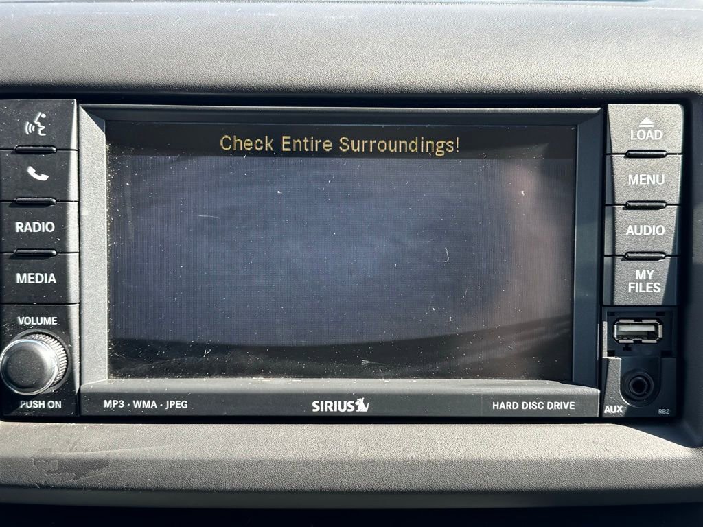 Used 2010 Volkswagen Routan SE image 4