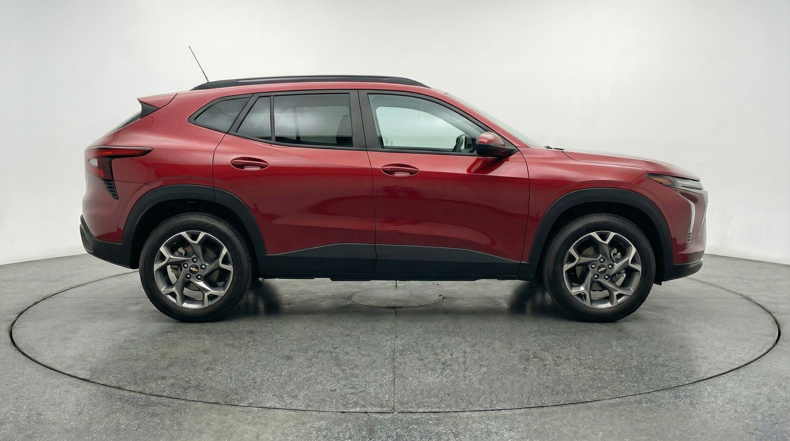 Used 2025 Chevrolet Trax LT FWD image 11