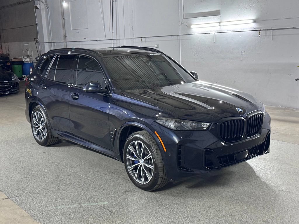 Used 2024 BMW X5 xDrive40i w/ M Sport Package AWD/4WD image 3