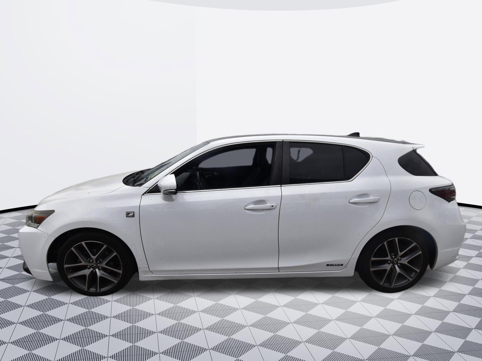 Used 2015 Lexus CT 200h w/ Navigation Package FWD image 4
