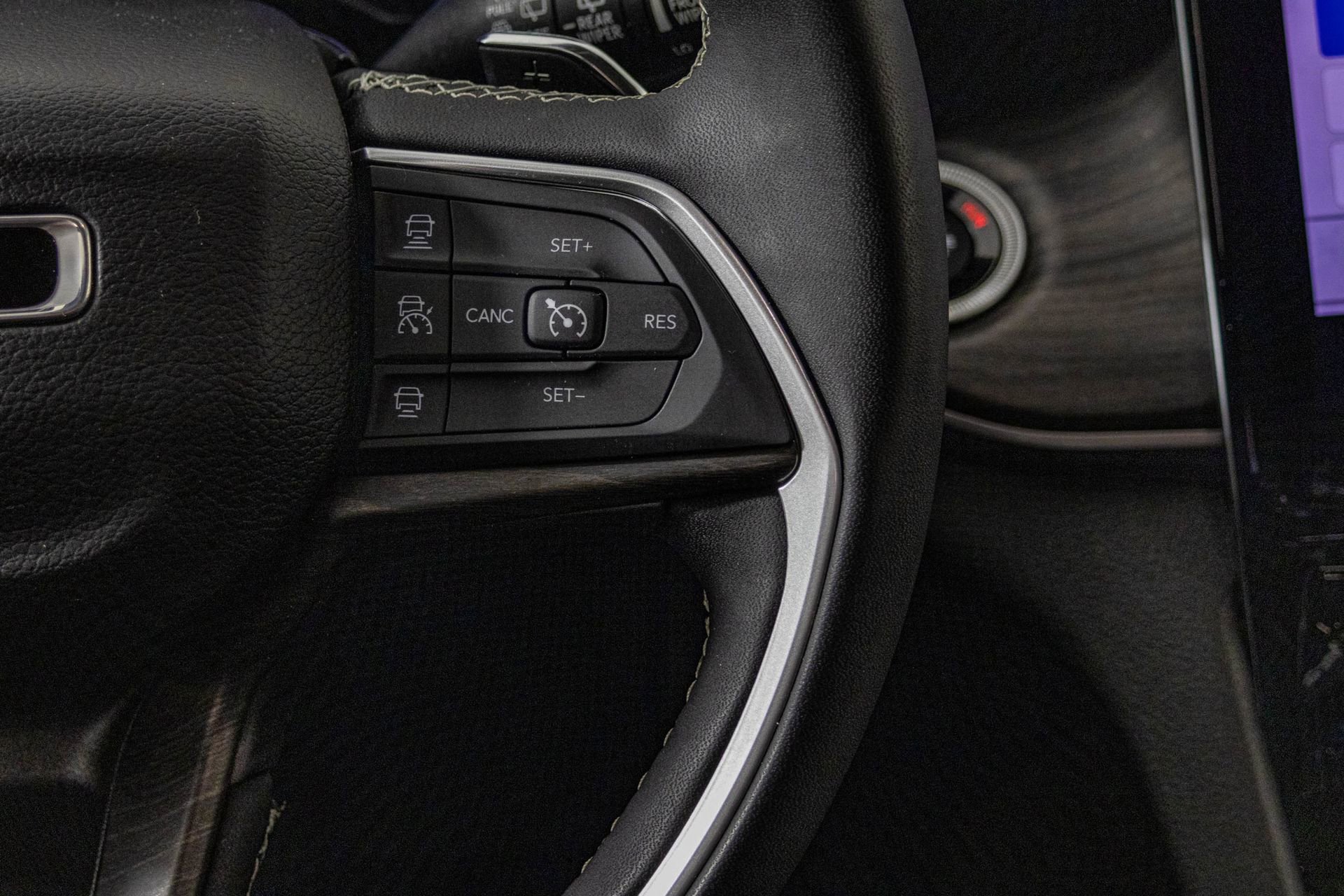 Used 2023 Jeep Grand Cherokee L Limited image 33