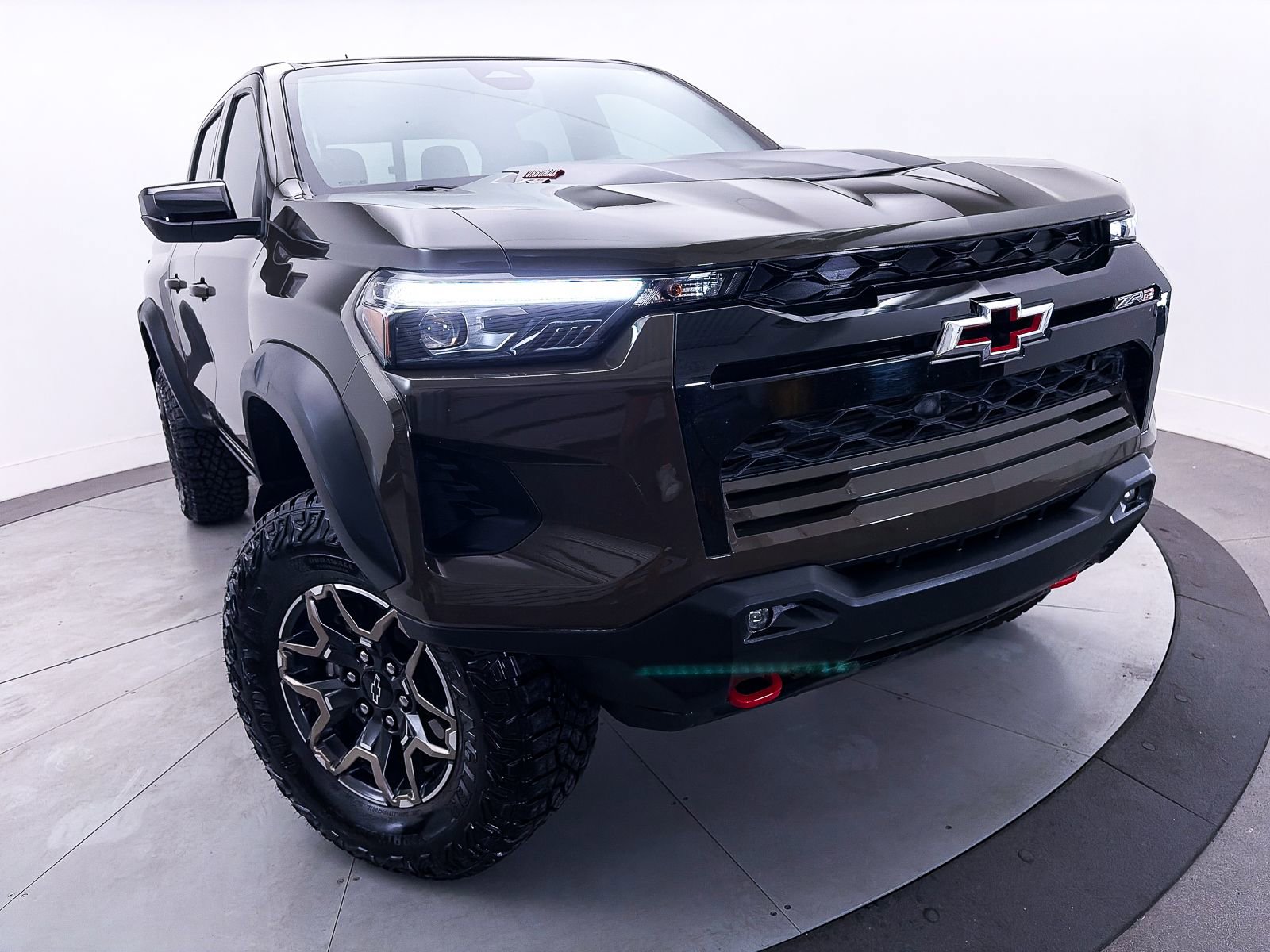 Used 2023 Chevrolet Colorado ZR2 w/ ZR2 Convenience Package III image 9