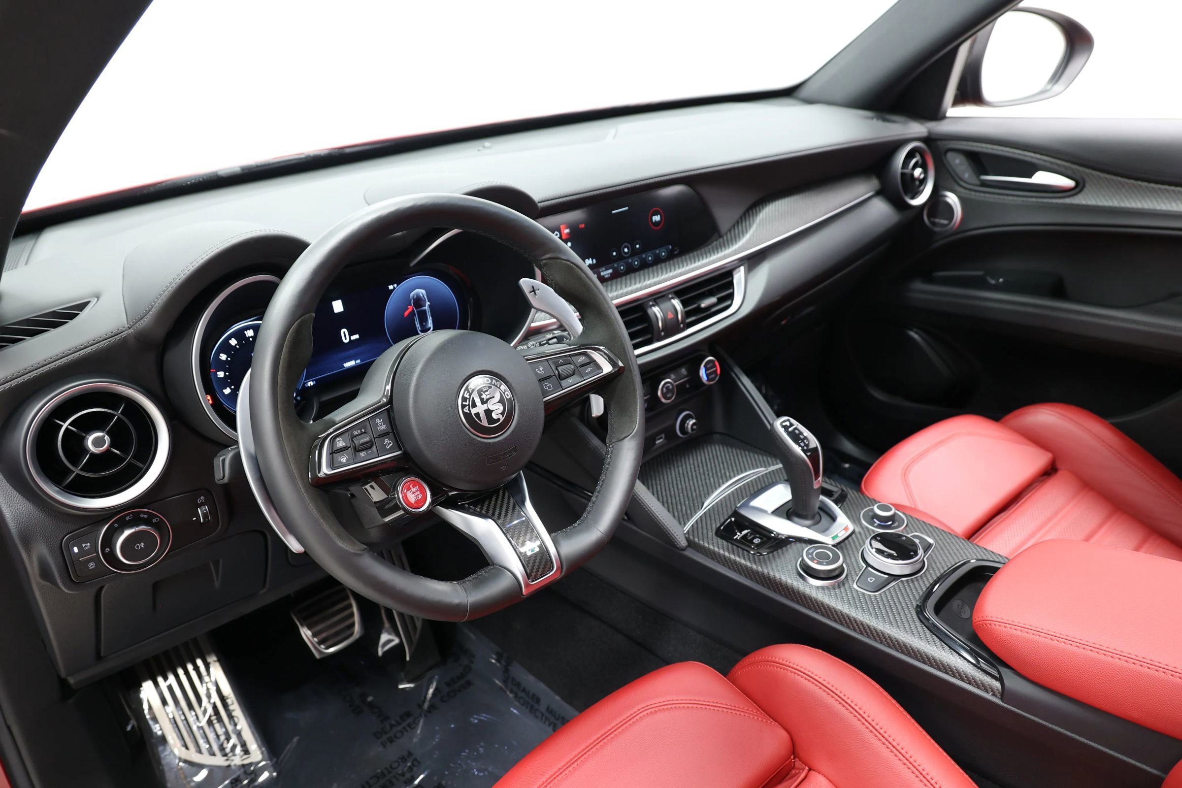 Used 2024 Alfa Romeo Stelvio Quadrifoglio image 21