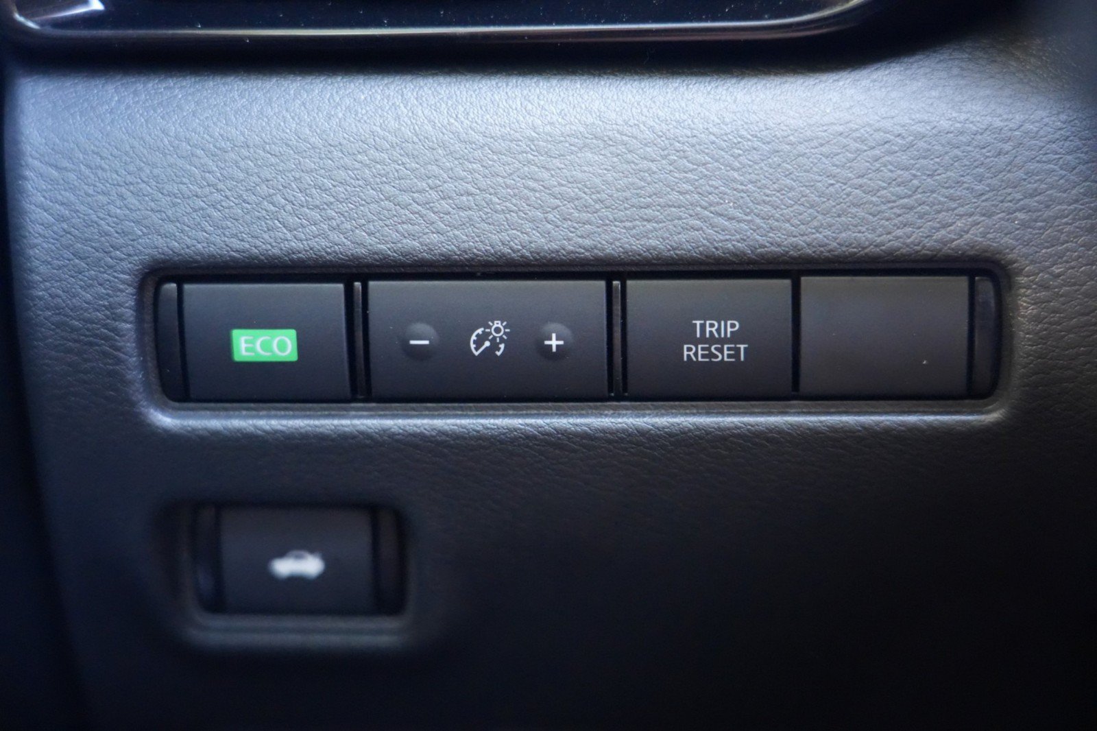 Used 2023 Nissan Sentra SR w/ SR Premium Package FWD image 17
