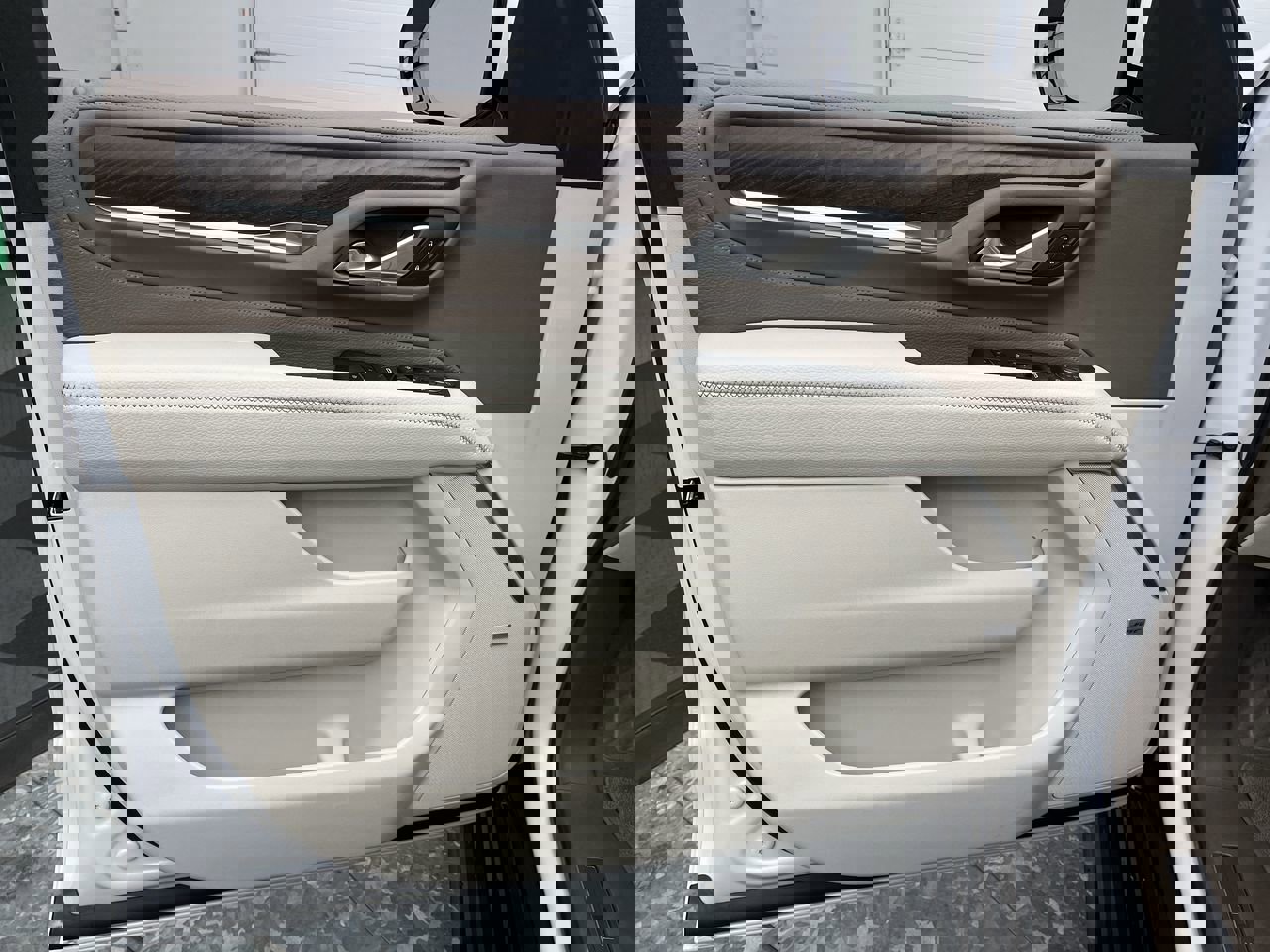 Certified 2024 GMC Yukon Denali AWD/4WD image 8