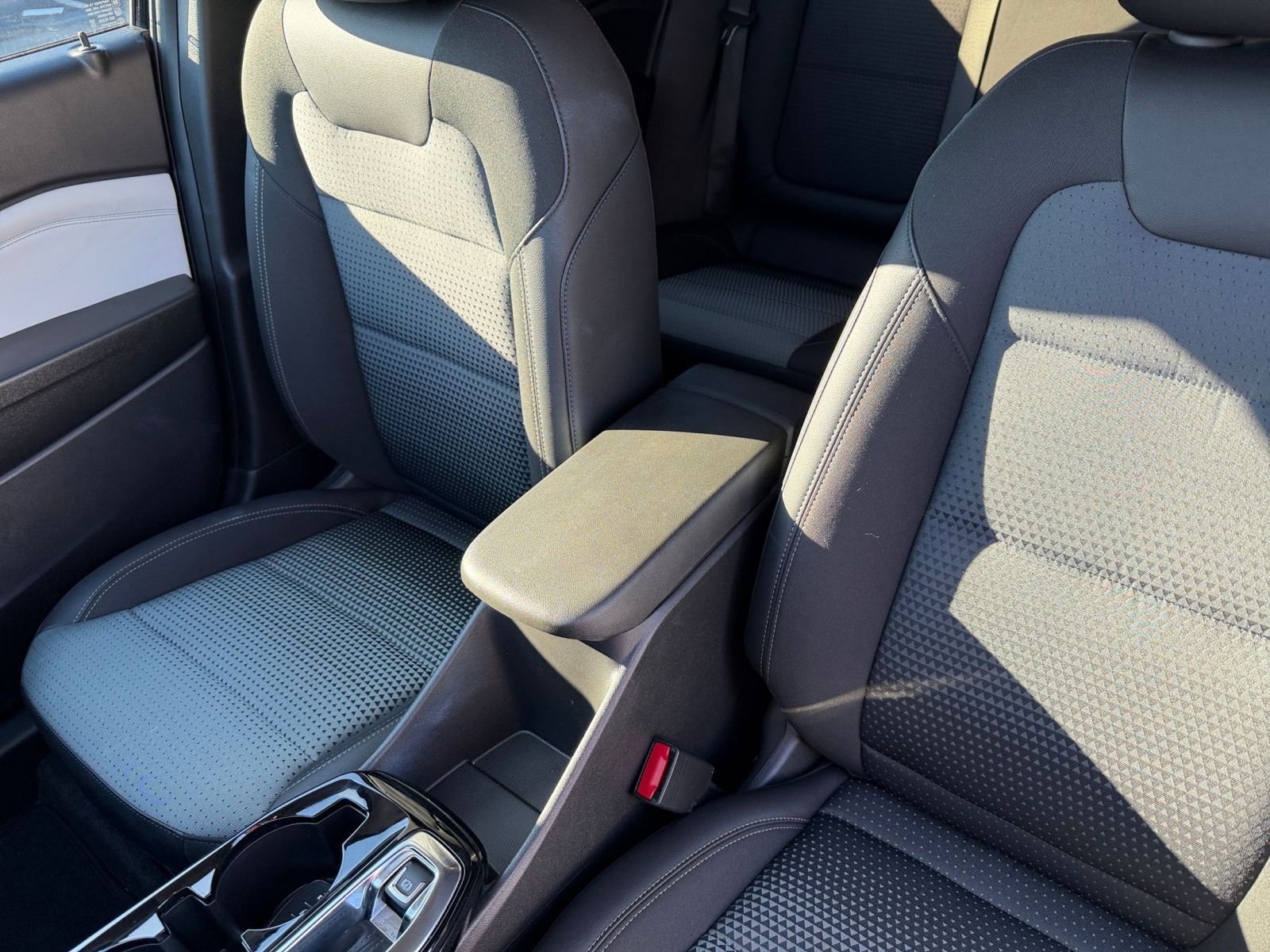 Used 2025 Chevrolet Trax LT w/ LT Convenience Package image 34