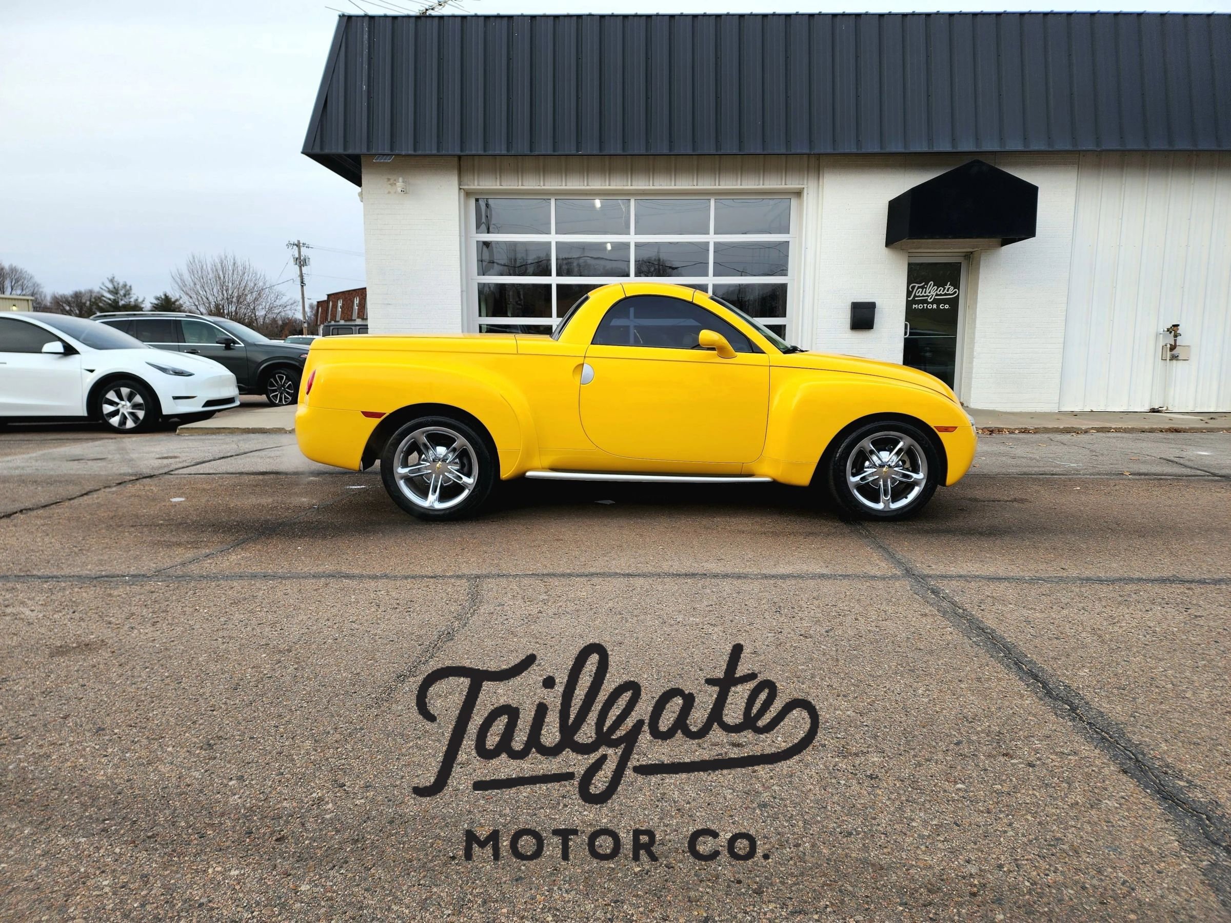 Used 2004 Chevrolet SSR w/ Preferred Equipment Group RWD image 1
