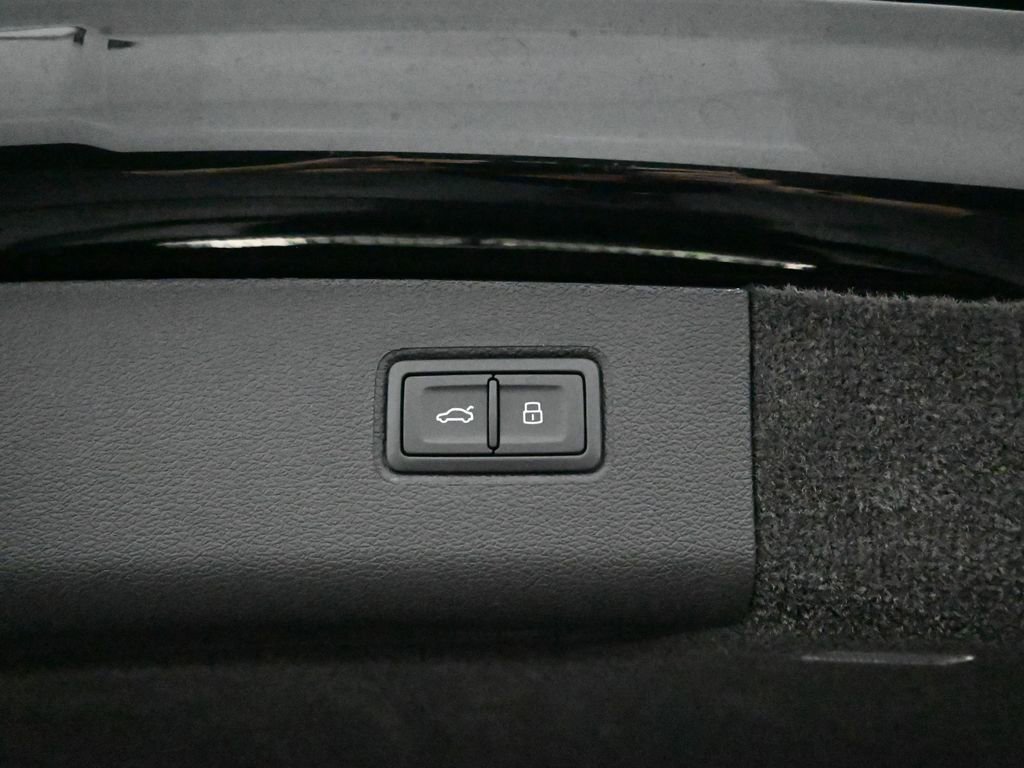 Used 2025 Bentley Bentayga AWD/4WD image 22