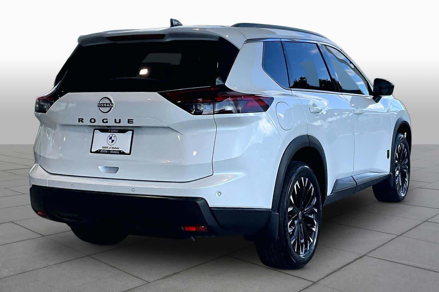 Used 2026 Nissan Rogue Dark Armor FWD image 12
