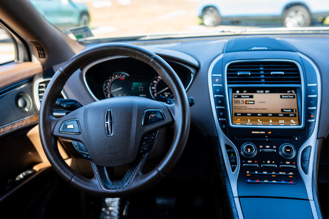 Used 2016 Lincoln MKX Reserve w/ Technology Package FWD image 6