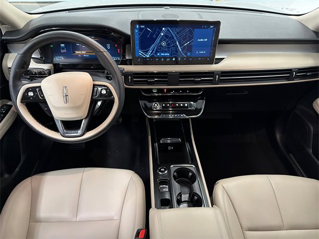 Used 2025 Lincoln Corsair AWD image 19