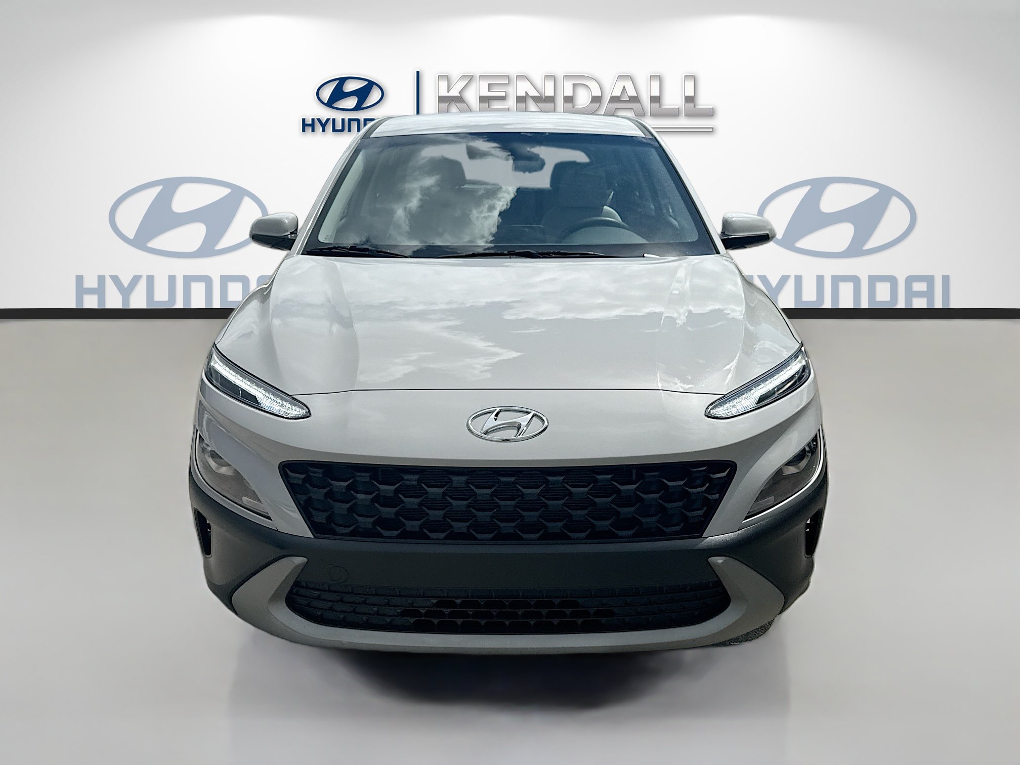 Used 2023 Hyundai Kona SE FWD image 2