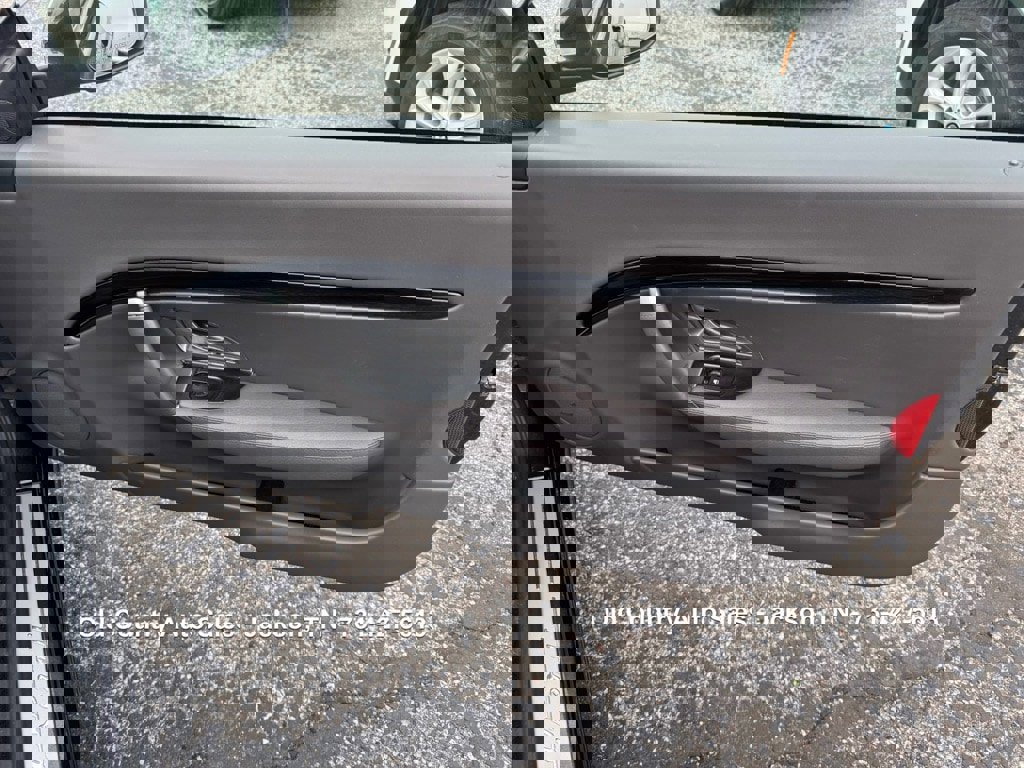 Used 2014 Maserati GranTurismo S image 24