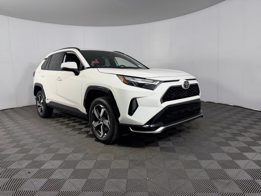 Used 2025 Toyota RAV4 SE AWD/4WD image 3