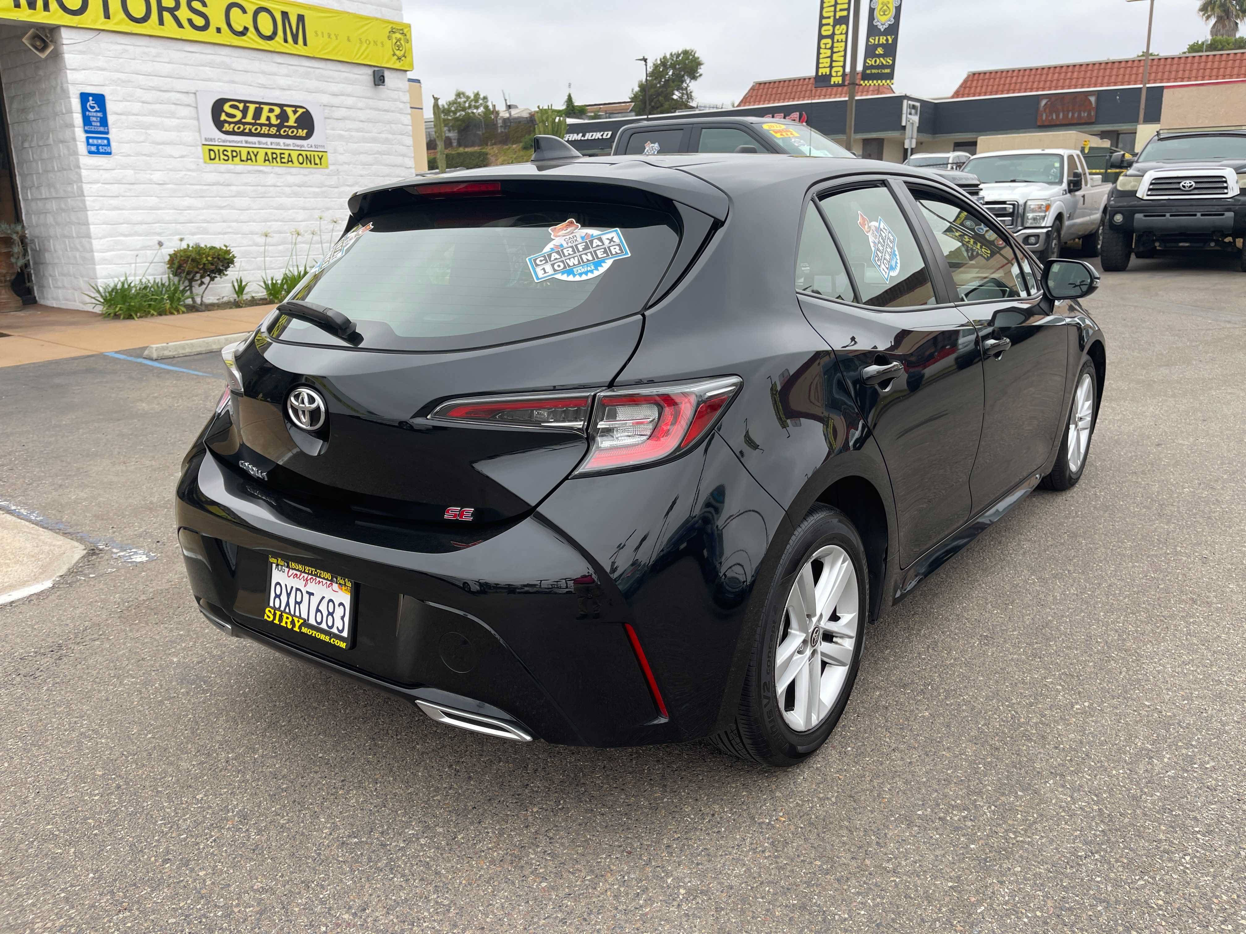 Used 2022 Toyota Corolla SE w/ SE Preferred Package FWD image 3