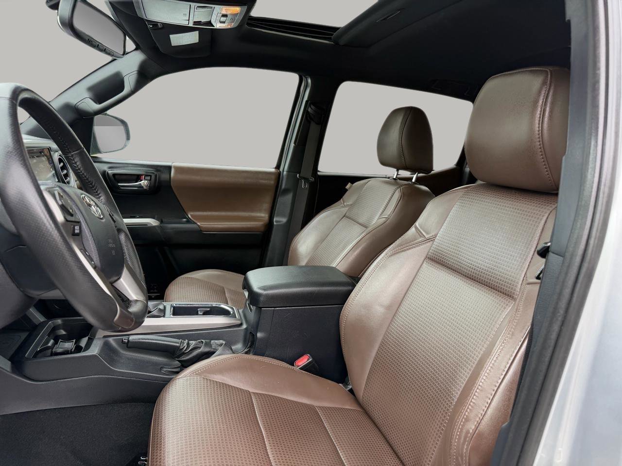 Used 2017 Toyota Tacoma Limited w/ Tow Package image 20