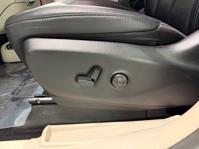 Used 2024 Chrysler Pacifica Touring-L image 14