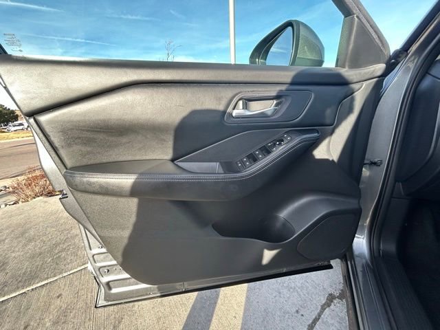 Used 2024 Nissan Rogue SV image 20