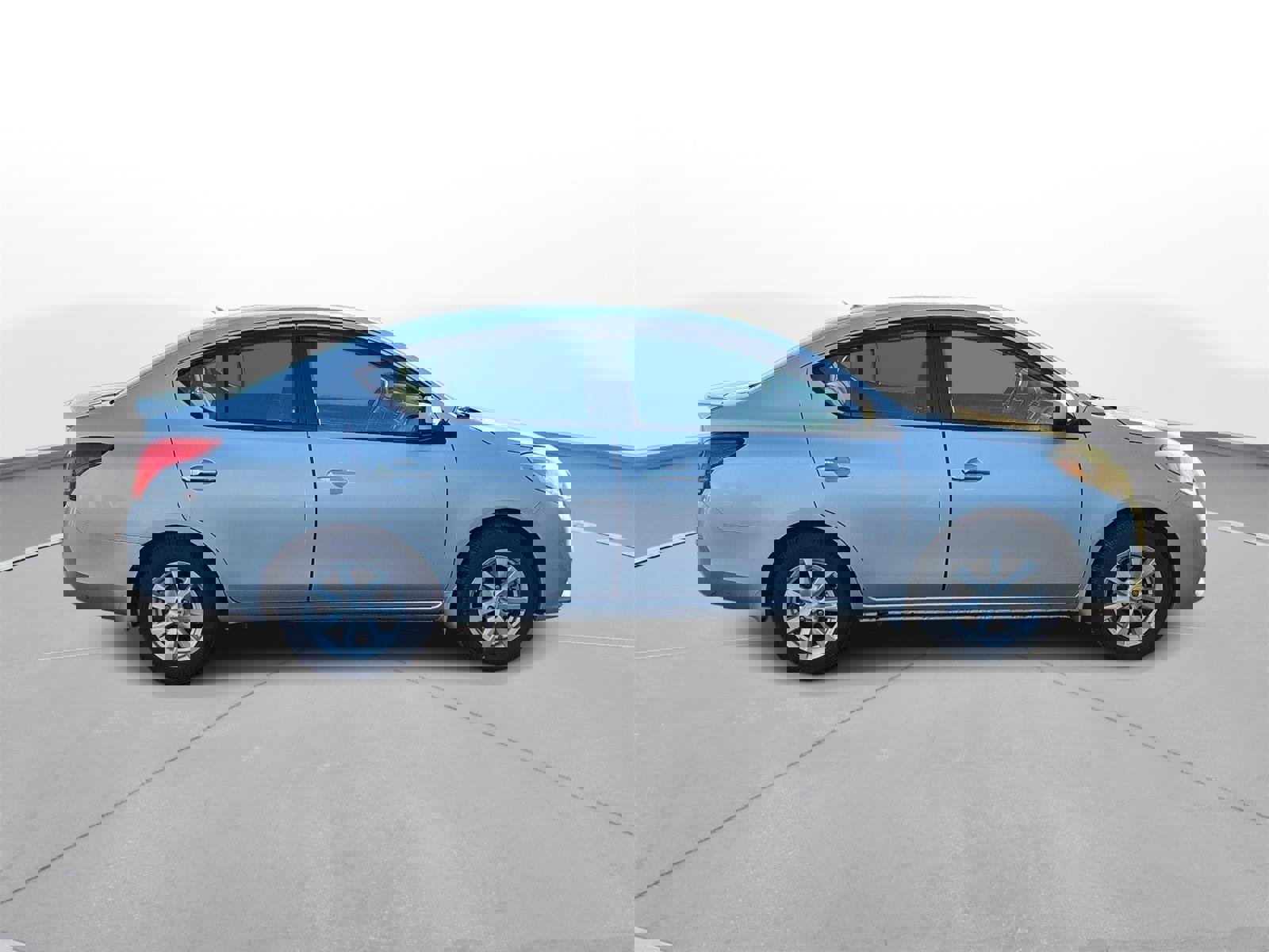 Used 2014 Nissan Versa SV w/ Convenience Package image 3