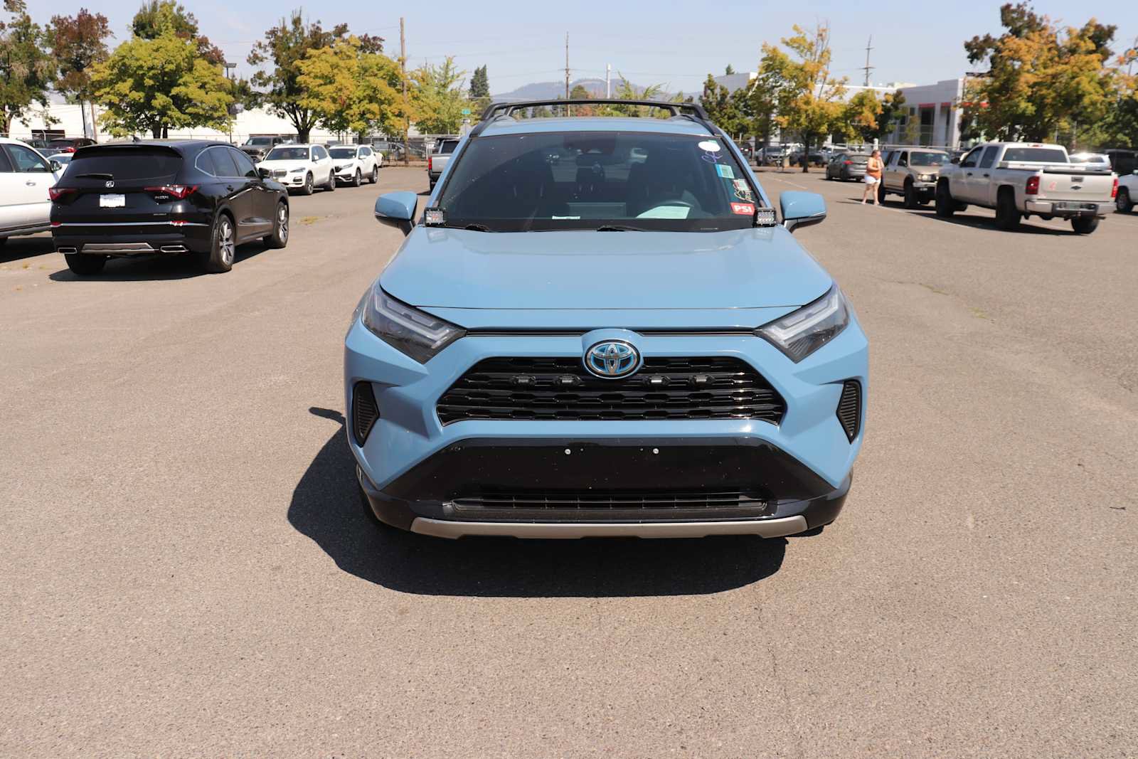Used 2022 Toyota RAV4 SE w/ Convenience Package AWD/4WD image 2