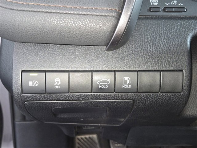 Used 2020 Toyota Camry LE image 34