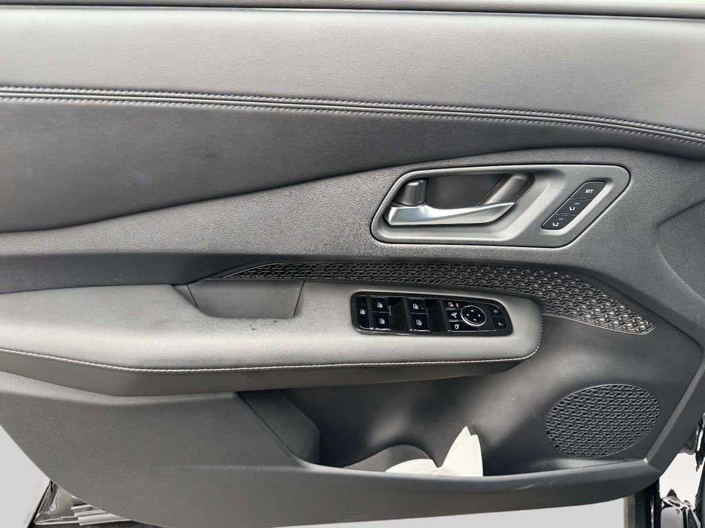 Certified 2024 Nissan Ariya FWD image 16