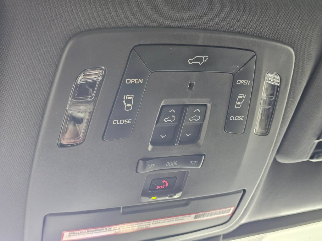 Used 2022 Toyota Sienna Platinum AWD/4WD image 33