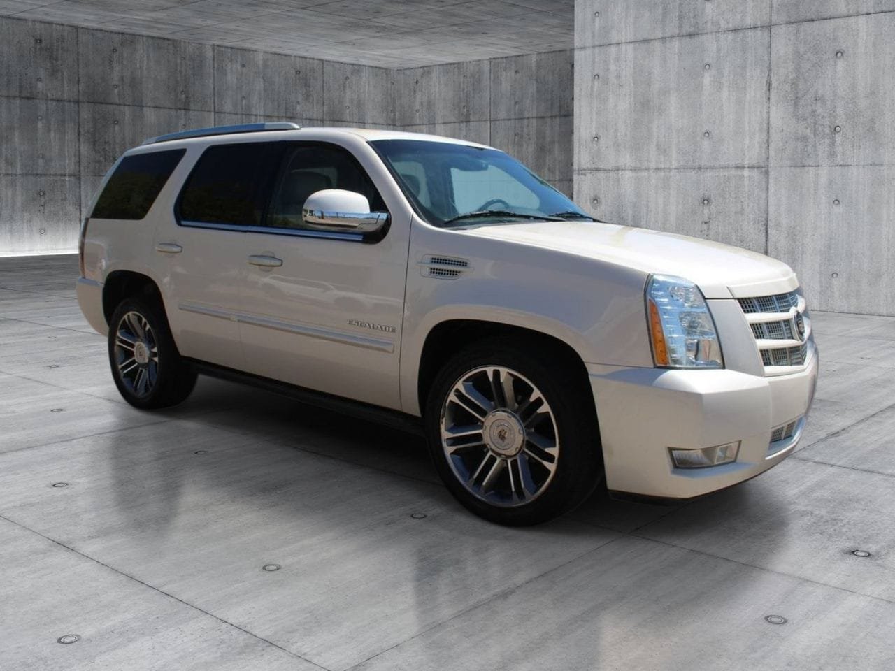 Used 2013 Cadillac Escalade Premium AWD/4WD image 7