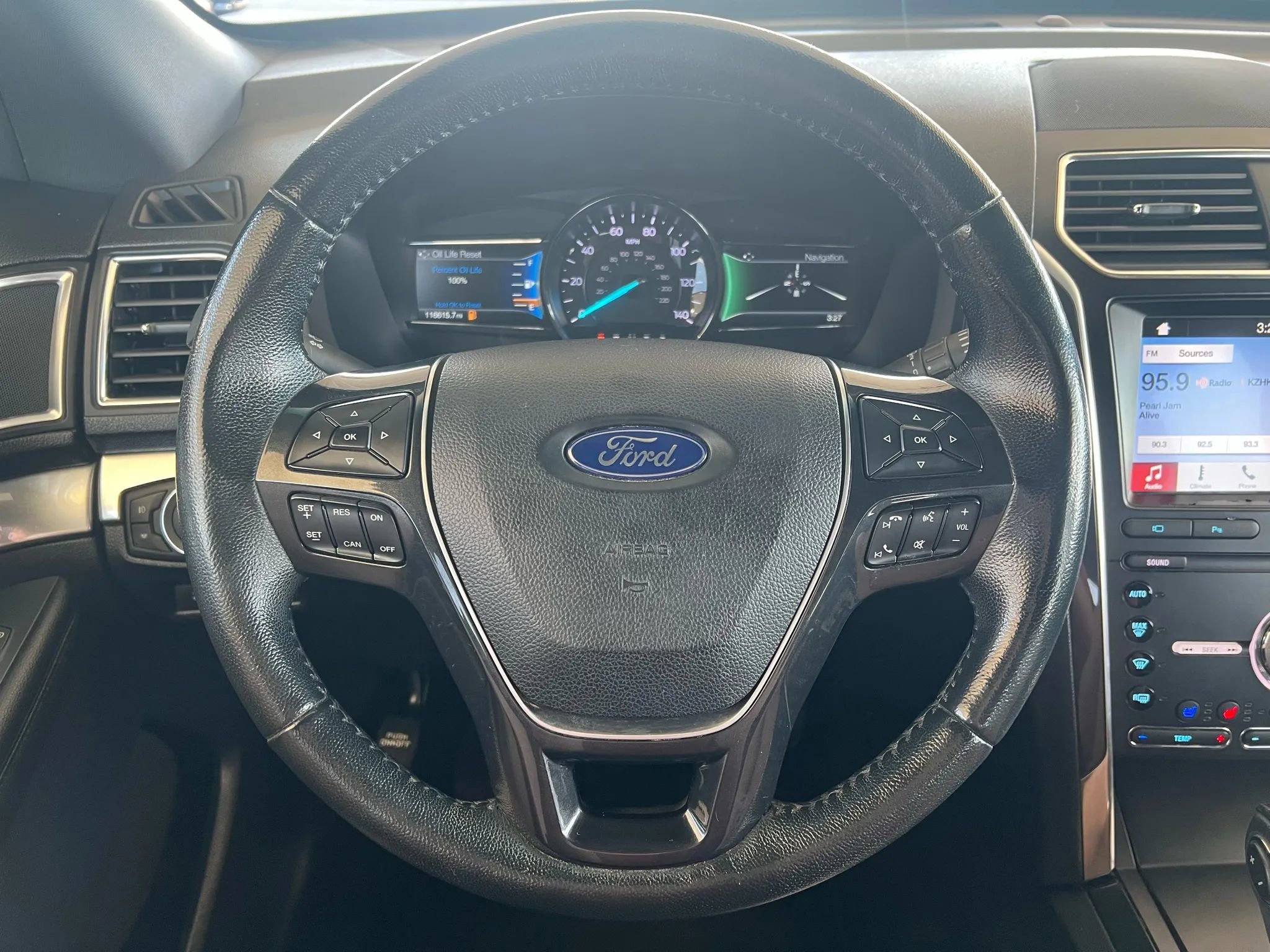 Used 2019 Ford Explorer Limited image 11