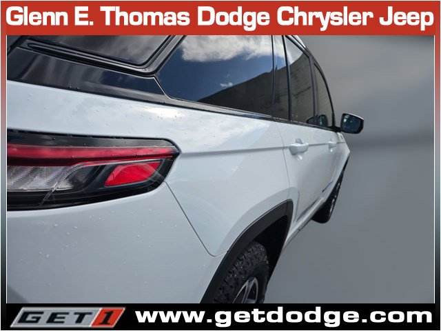 Certified 2022 Jeep Grand Cherokee Trailhawk w/ Advanced Protech Group II image 11