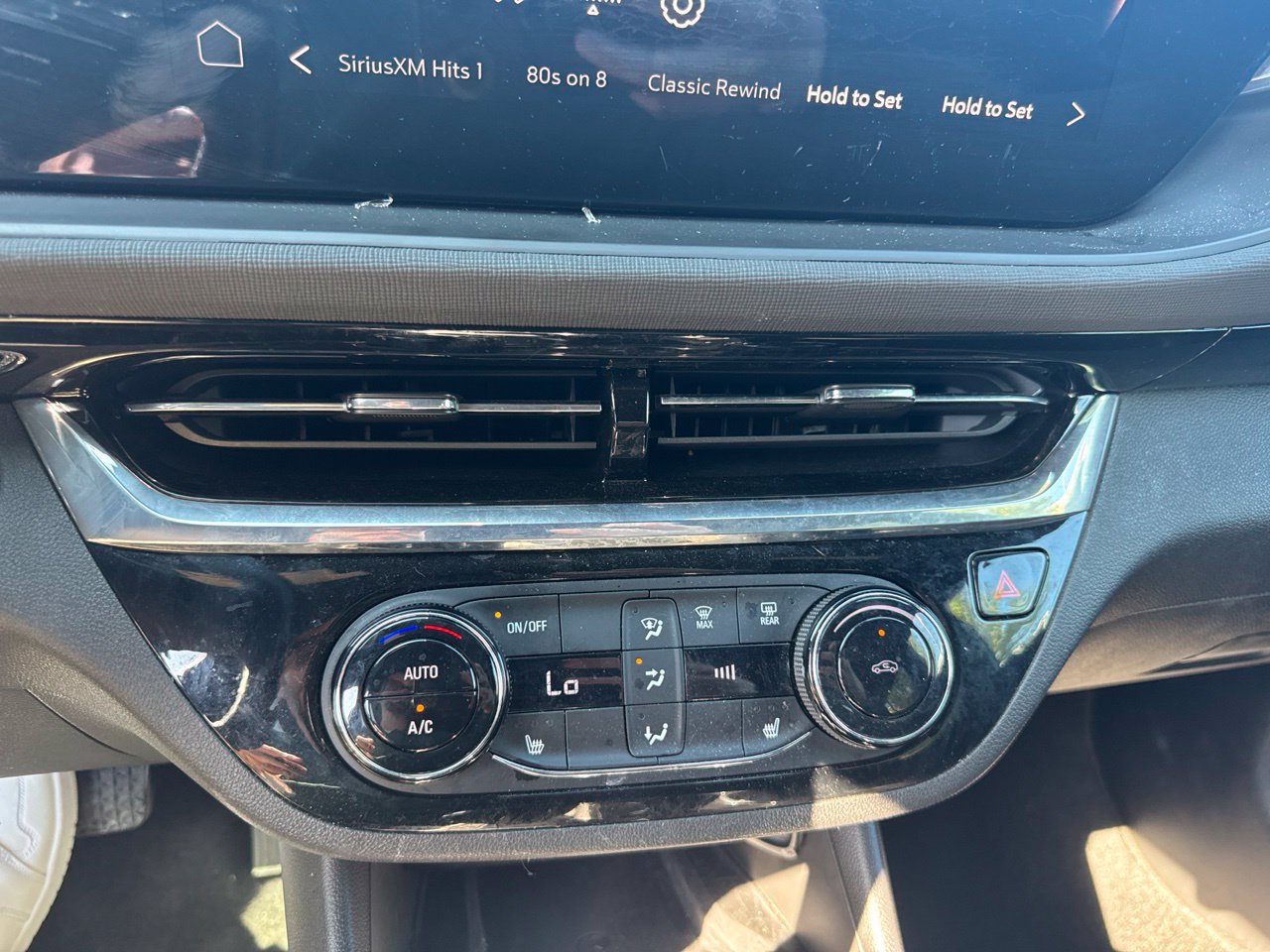 Used 2024 Buick Envista Sport Touring w/ Convenience I Package FWD image 14