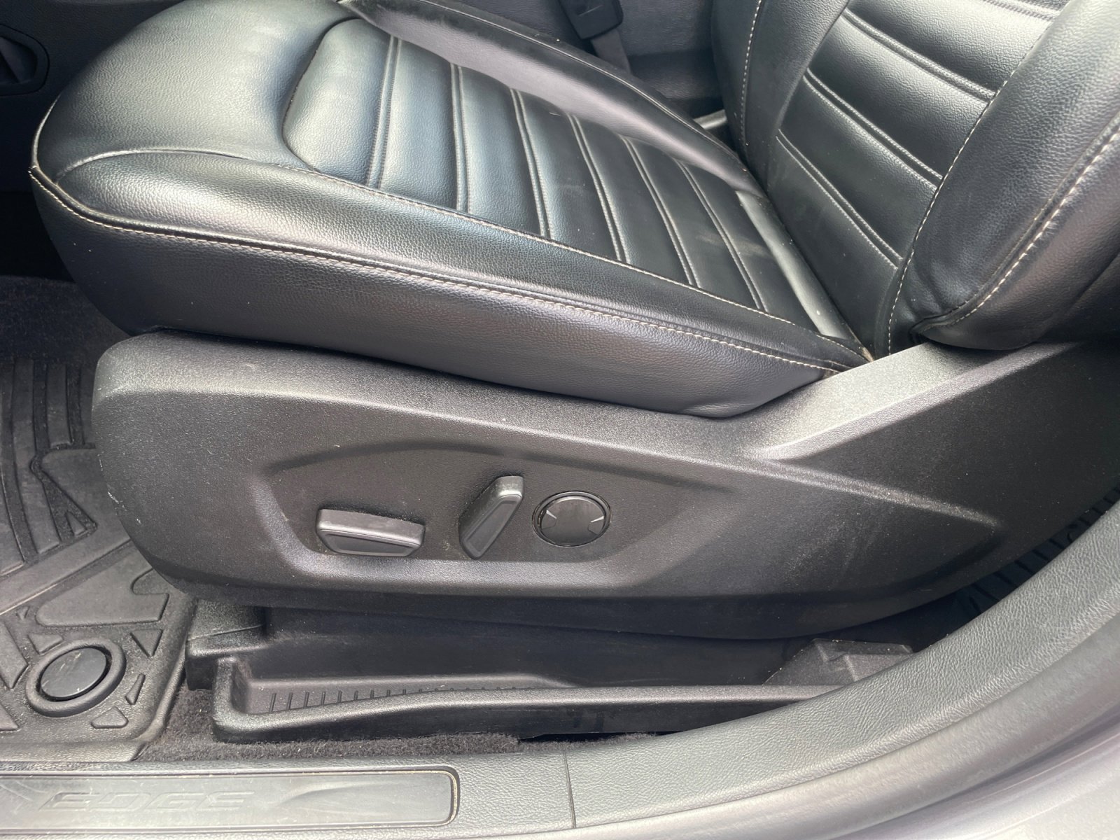 Used 2022 Ford Edge SEL AWD/4WD image 14